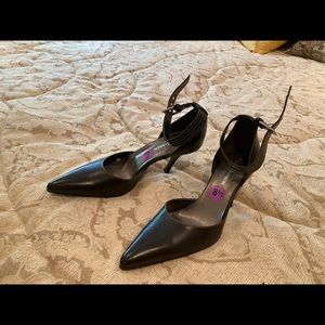 Women’s black shoes